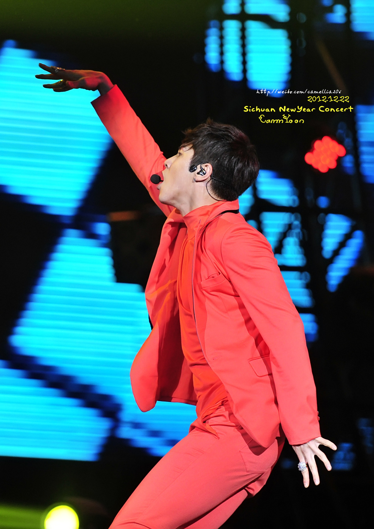 [22.12.12][Pics] Yunho - Sichuan TV New Year's Eve Concert B6da31c9td1928a37f397690