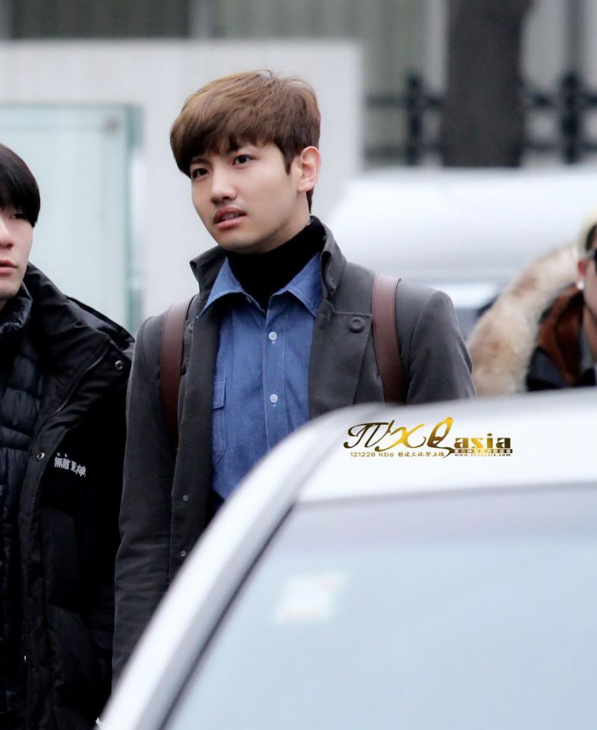 [28.12.12][Pics] Changmin - KBS Building For Gayo Daejun Bafab0119313b07ef81397d_zps30bf19c1