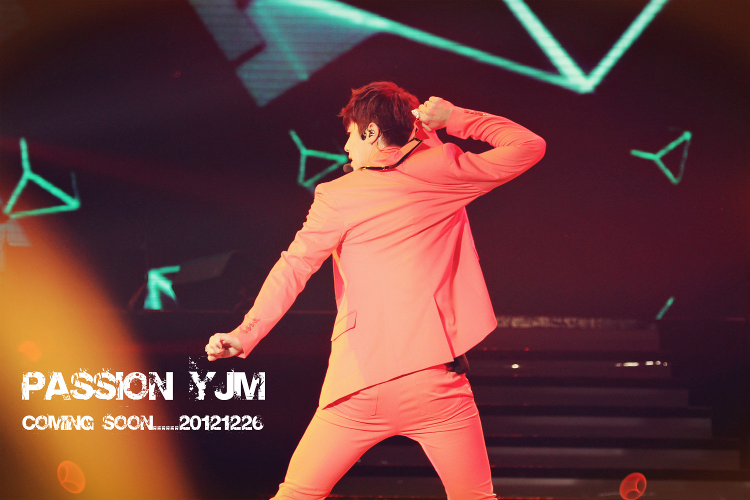 [22.12.12][Pics] Yunho - Sichuan TV New Year's Eve Concert Bd9e90cdgw1e03sqy8w78j