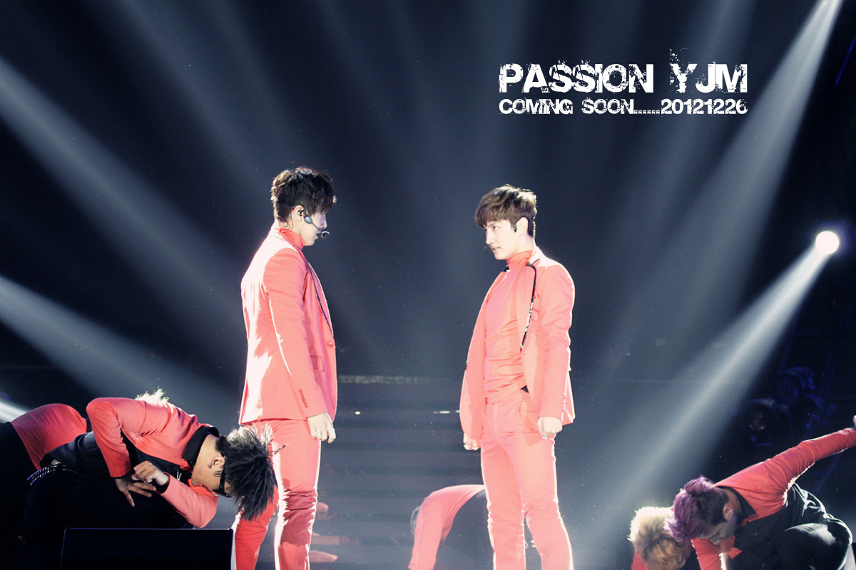 [22.12.12][Pics] TVXQ - Sichuan TV New Year's Eve Concert Bd9e90cdgw1e04mro1f4uj