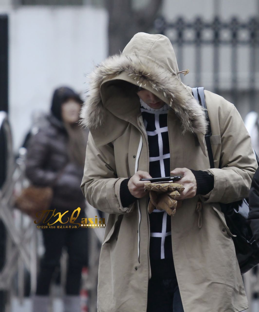 [28.12.12][Pics] Yunho - KBS Building For Gayo Daejun Bfe930a85edf8db138578cbf0923dd54574e747e