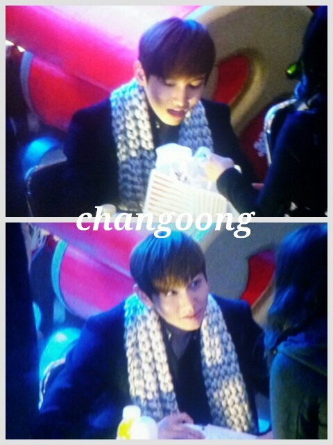 [08.12.12][Pics] Changmin - "Humanoids" Fansign Event in Yeouido Cg1-2