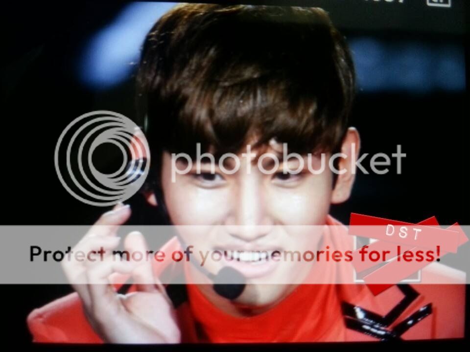 [22.12.12][Pics] Changmin - Sichuan TV New Year's Eve Concert Dst4