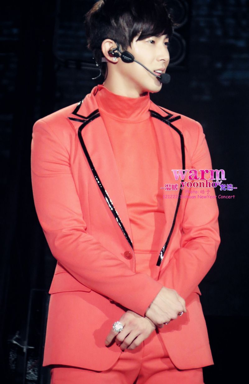 [22.12.12][Pics] Yunho - Sichuan TV New Year's Eve Concert F158253e6709c93dc31e412f9f3df8dcd30054cd