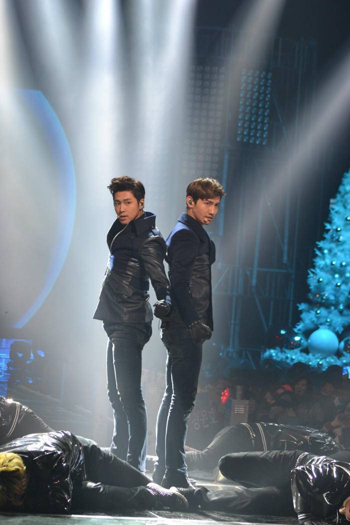 [21.12.12][Pics] TVXQ - KBS Music Bank Year End Christmas Special Kbs1