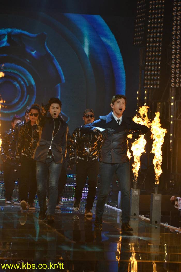 [21.12.12][Pics] TVXQ - KBS Music Bank Year End Christmas Special Kbs3