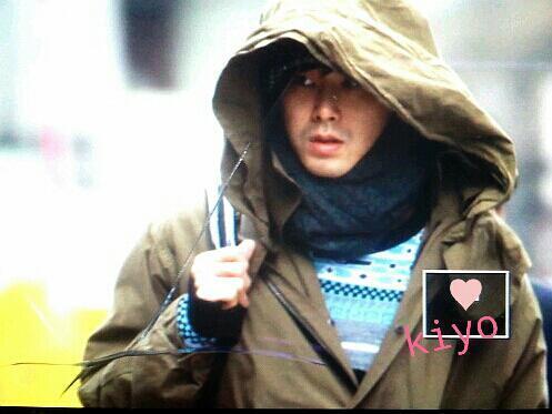  [21.12.12][Pics] Yunho - KBS Building for Music Bank Ky1-1