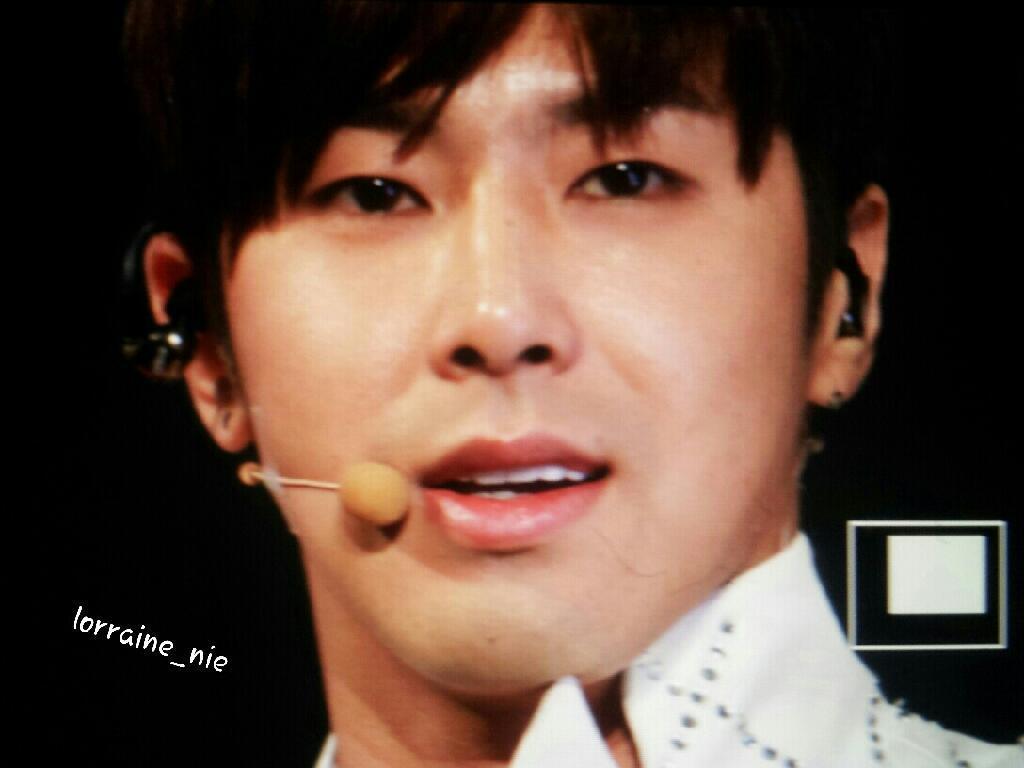 [29.12.12][Pics+Gifs] Yunho - SBS Gayo Daejun Lr1-1