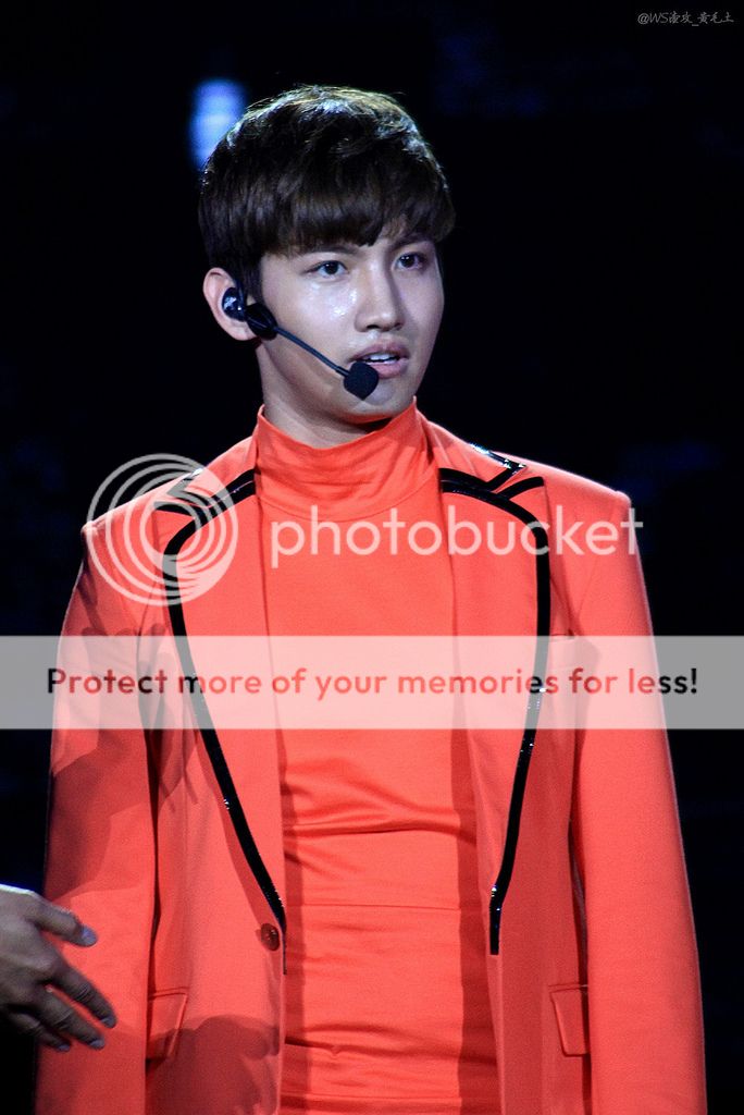 [22.12.12][Pics] Changmin - Sichuan TV New Year's Eve Concert Mr1-5