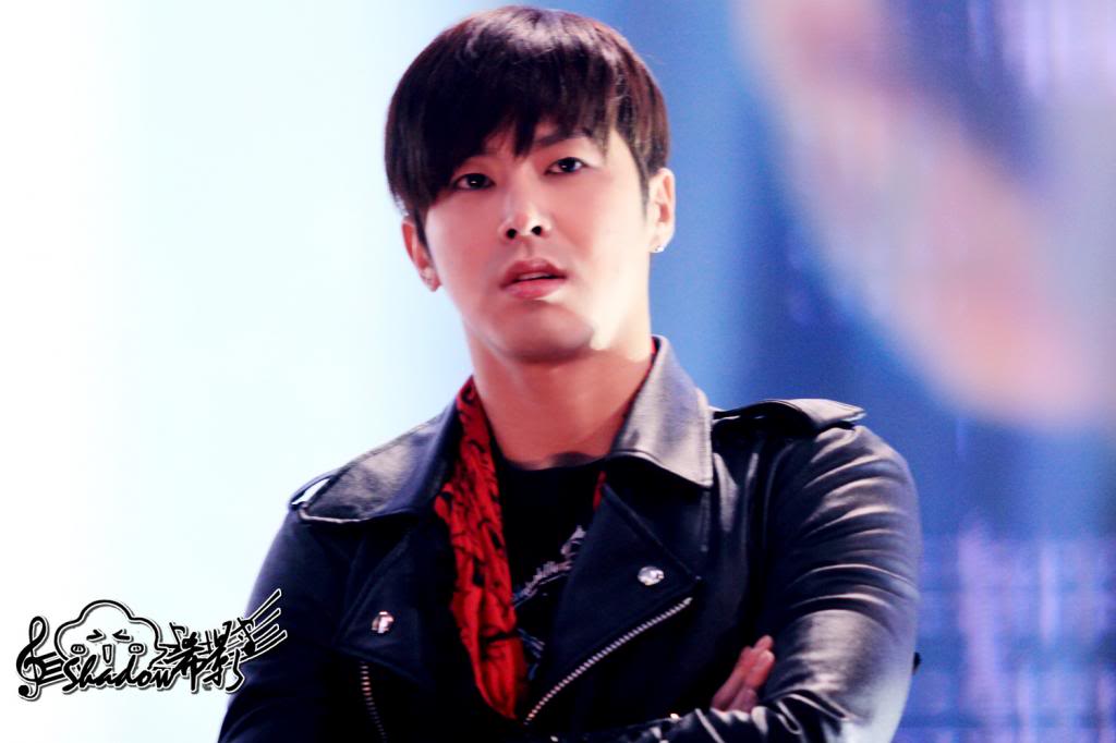 [29.12.12][Pics+Gifs] Yunho - SBS Gayo Daejun Ms1-2_zps1ef943e2