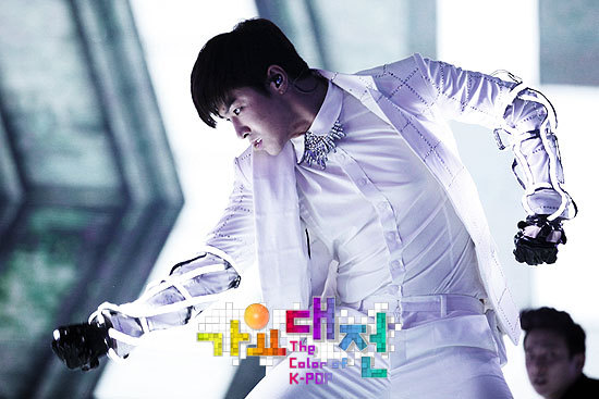 [29.12.12][Pics+Gifs] Yunho - SBS Gayo Daejun Viewer_image_1_zpse36a0047