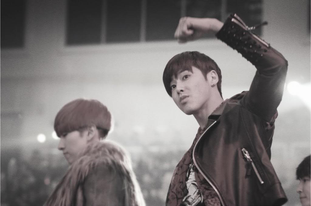 [29.12.12][Pics+Gifs] Yunho - SBS Gayo Daejun 10-1_zps7ecdace4