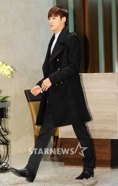 [15.12.12][Pics] Yunho - Attended Hongrokgi Wedding 2012121612373403388_1_59_20121216123807