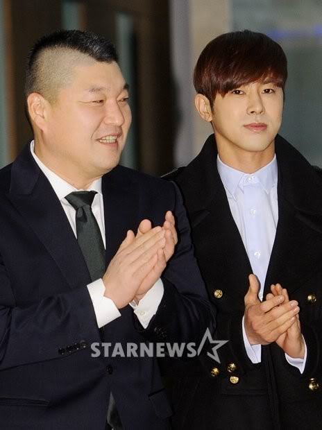 [15.12.12][Pics] Yunho - Attended Hongrokgi Wedding 2012121612393611234_1_59_20121216124115