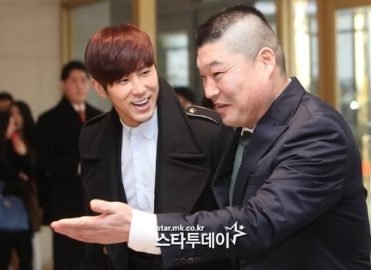 [15.12.12][Pics] Yunho - Attended Hongrokgi Wedding 20121216_1355629672jpg_59_20121216125104