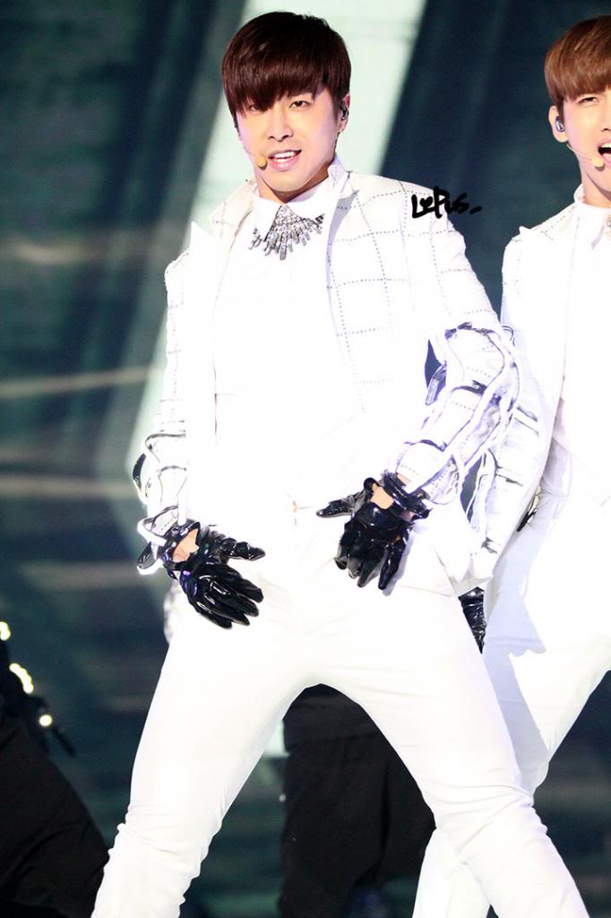 [29.12.12][Pics+Gifs] Yunho - SBS Gayo Daejun 404578d98d1001e9ebcee2d3b80e7bec56e79782_zps73b61735