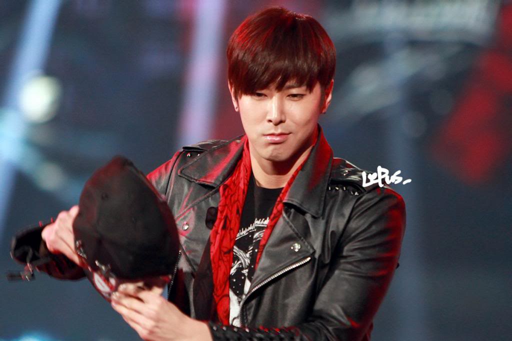 [29.12.12][Pics+Gifs] Yunho - SBS Gayo Daejun 47864ffbfbedab642f109a1cf736afc378311e11_zps7dbfb953