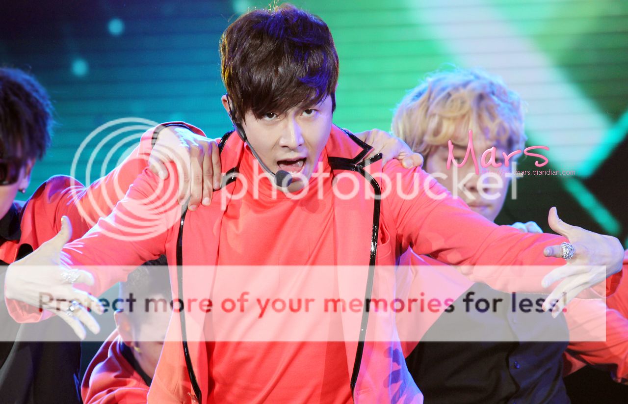 [22.12.12][Pics] Yunho - Sichuan TV New Year's Eve Concert 4EF67487EACE4500E3528FB111ED482A6249540E25956_1280_823