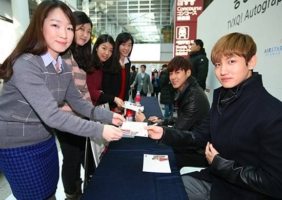 [10.12.12][Pics] TVXQ - Shilla Duty Free Autograph Fansign Event 5066_14599_4848