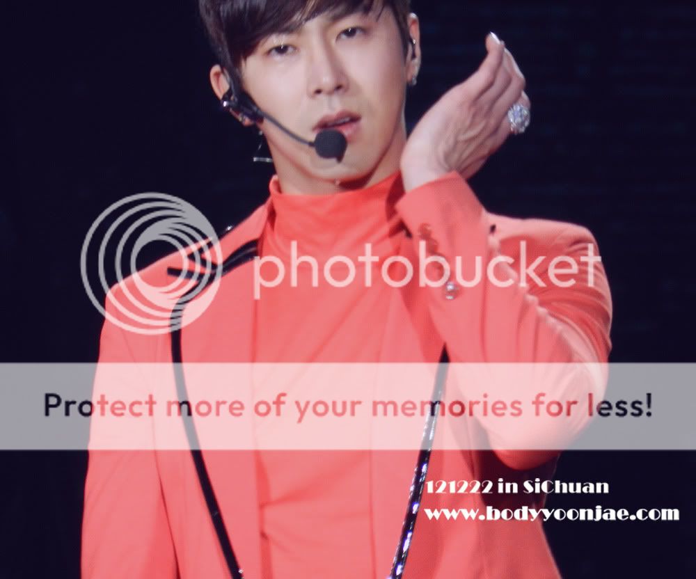 [22.12.12][Pics] Yunho - Sichuan TV New Year's Eve Concert 52240623201212232253055251558971312_000