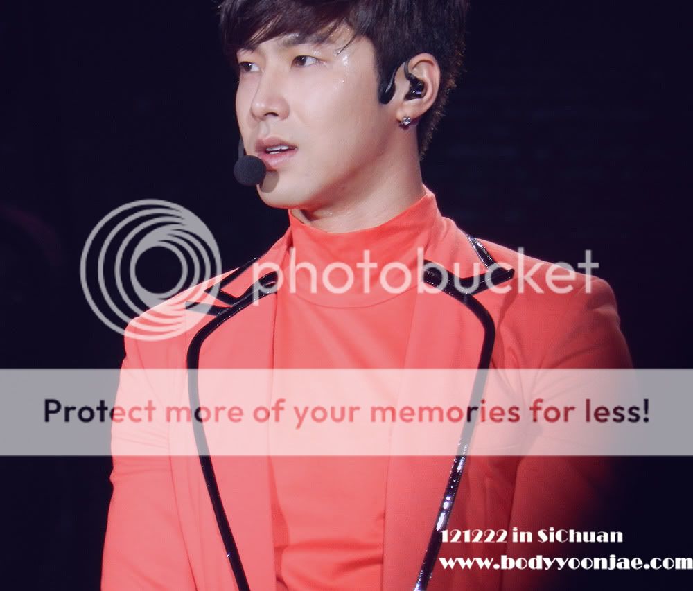 [22.12.12][Pics] Yunho - Sichuan TV New Year's Eve Concert 52240623201212232253055251558971312_001