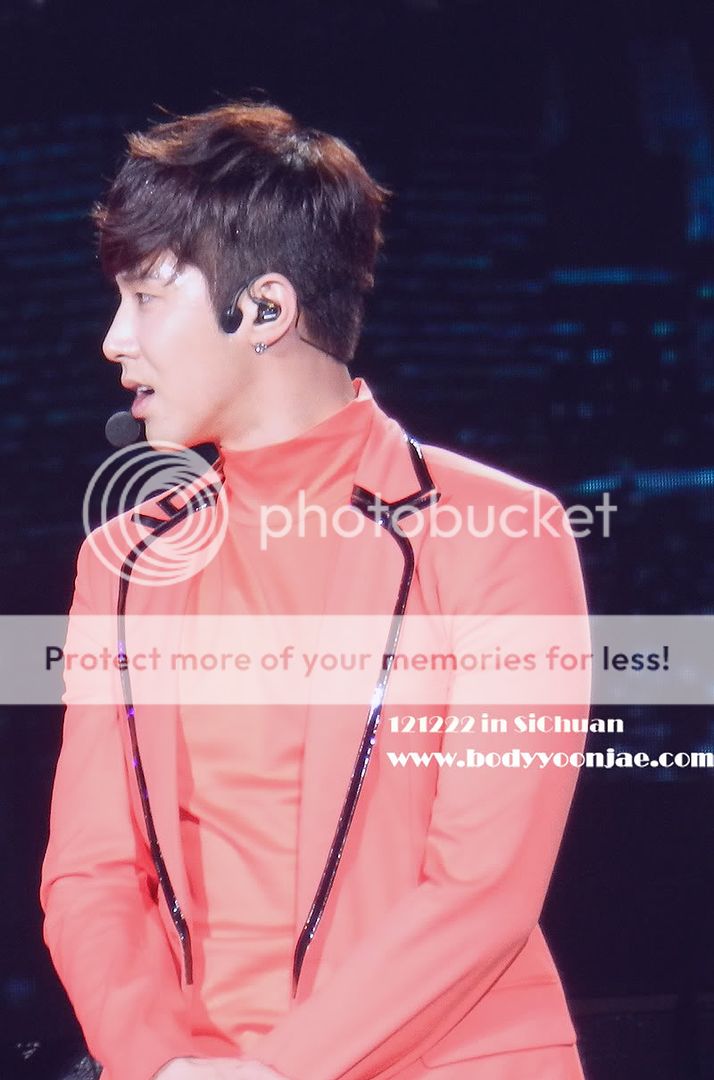 [22.12.12][Pics] Yunho - Sichuan TV New Year's Eve Concert 52240623201212232253055251558971312_005