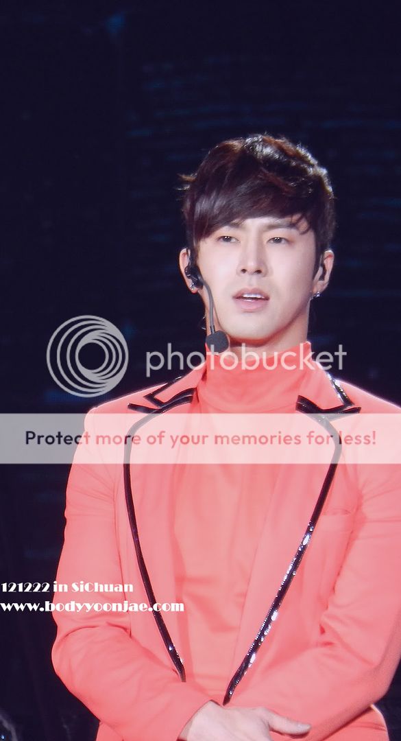 [22.12.12][Pics] Yunho - Sichuan TV New Year's Eve Concert 52240623201212232253055251558971312_007