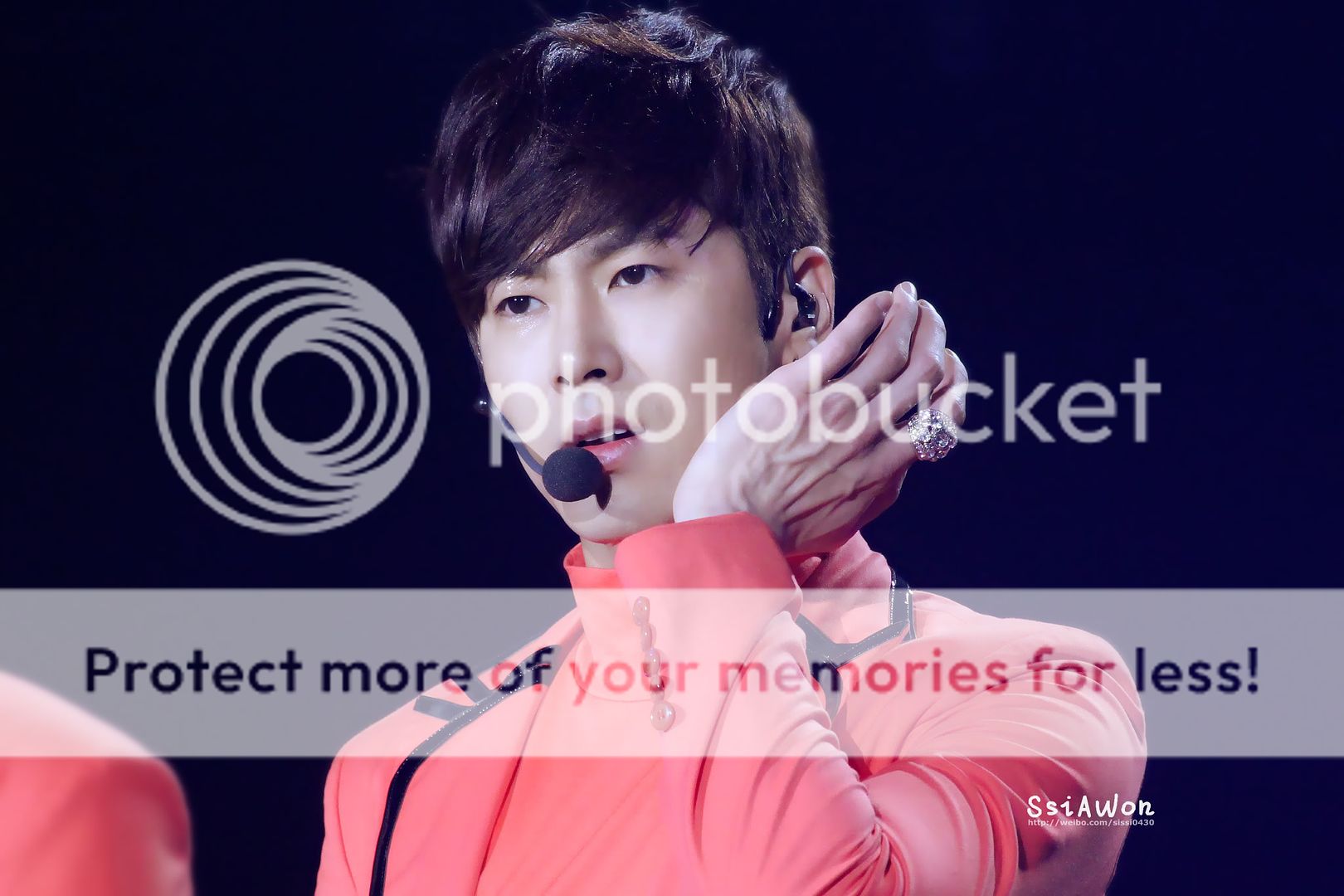 [22.12.12][Pics] Yunho - Sichuan TV New Year's Eve Concert 52599a4djw1e0411mwj2rj