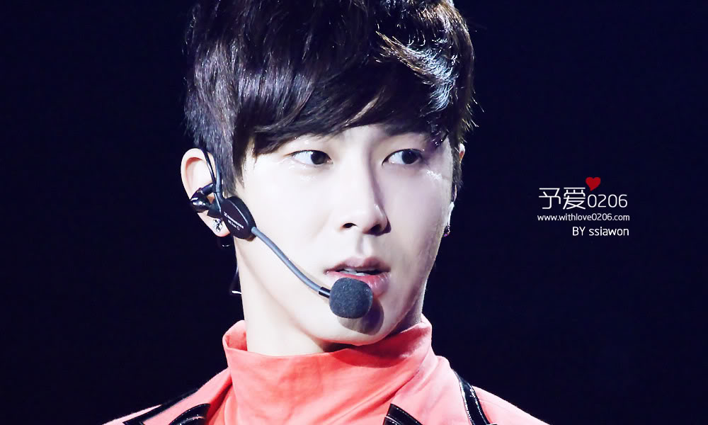 [22.12.12][Pics] Yunho - Sichuan TV New Year's Eve Concert 64494646201212252051272222497998215_002