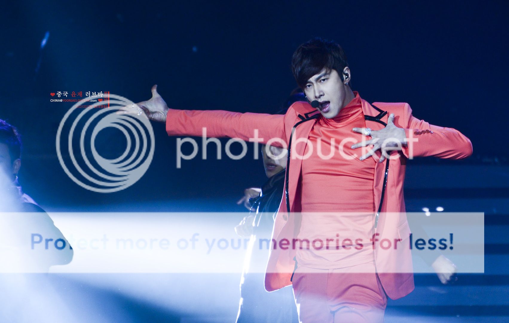 [22.12.12][Pics] Yunho - Sichuan TV New Year's Eve Concert 79772034349b033b0f79840215ce36d3d739bdd6