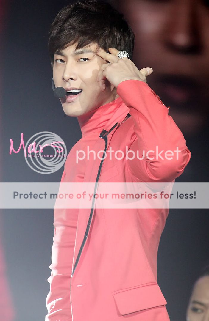 [22.12.12][Pics] Yunho - Sichuan TV New Year's Eve Concert 8F7744F12EEC6DF8FE5B264680007AD5FF8A5B1B6984E_800_1231