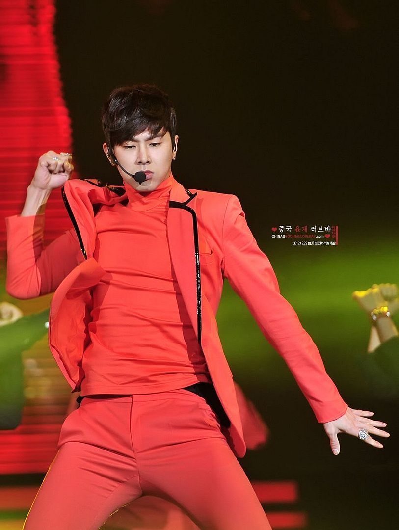 [22.12.12][Pics] Yunho - Sichuan TV New Year's Eve Concert 90305dfbb2fb4316b6dde7ad20a446230bf7d381