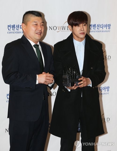 [15.12.12][Pics] Yunho - Attended Hongrokgi Wedding PYH2012121601280001300_P2_59_20121216132915