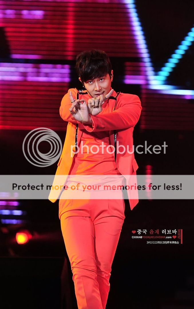 [22.12.12][Pics] Yunho - Sichuan TV New Year's Eve Concert A4aa98529822720eed0d7d2d7bcb0a46f01fab80