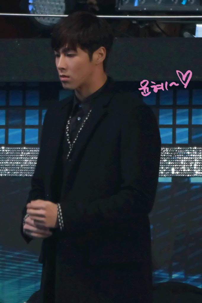 [29.12.12][Pics+Gifs] Yunho - SBS Gayo Daejun A738e4628c4fa3d8e3e48add9a02ef8d_ThDjuXuxUQuY6SoY6wWgJADap1_zps0206ba81