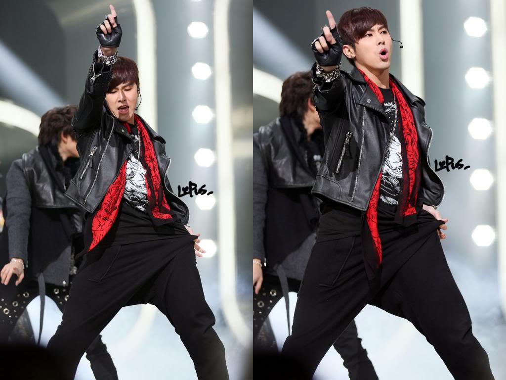 [29.12.12][Pics+Gifs] Yunho - SBS Gayo Daejun D5f3deb44aed2e730ccd10f18701a18b86d6fa55_zps2f66bc03