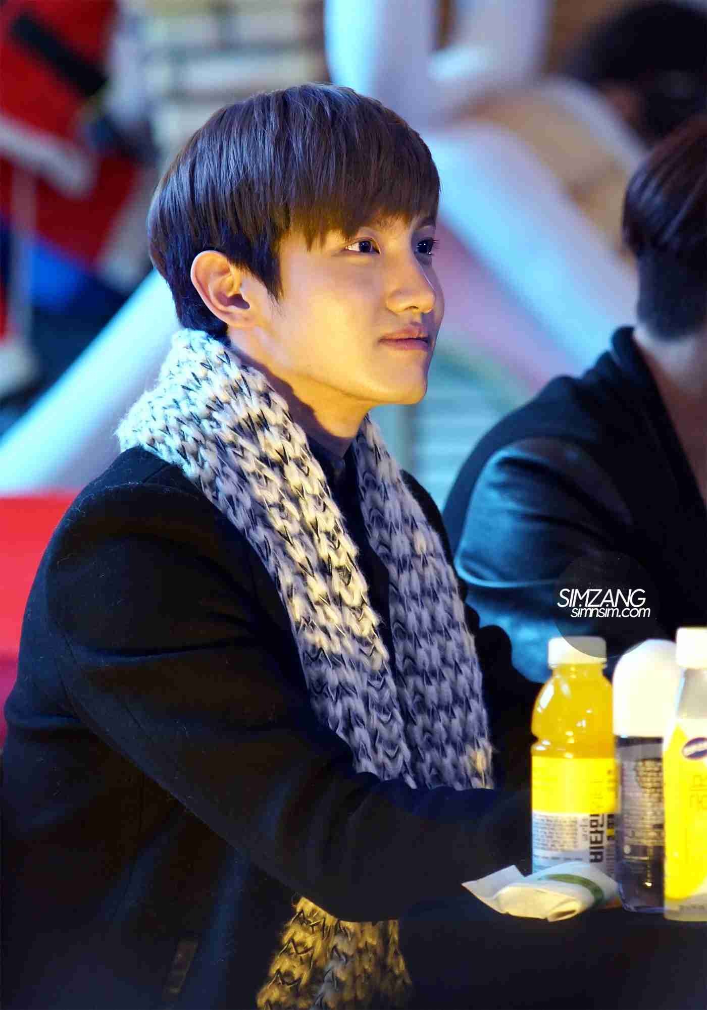 [08.12.12][Pics] Changmin - "Humanoids" Fansign Event in Yeouido E0089909_50c5433c17d90