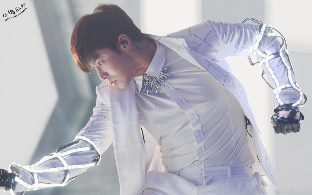 [29.12.12][Pics+Gifs] Yunho - SBS Gayo Daejun E9cff61fbe096b6346cadb8c0c338744e9f8aca1_zps8f24918f