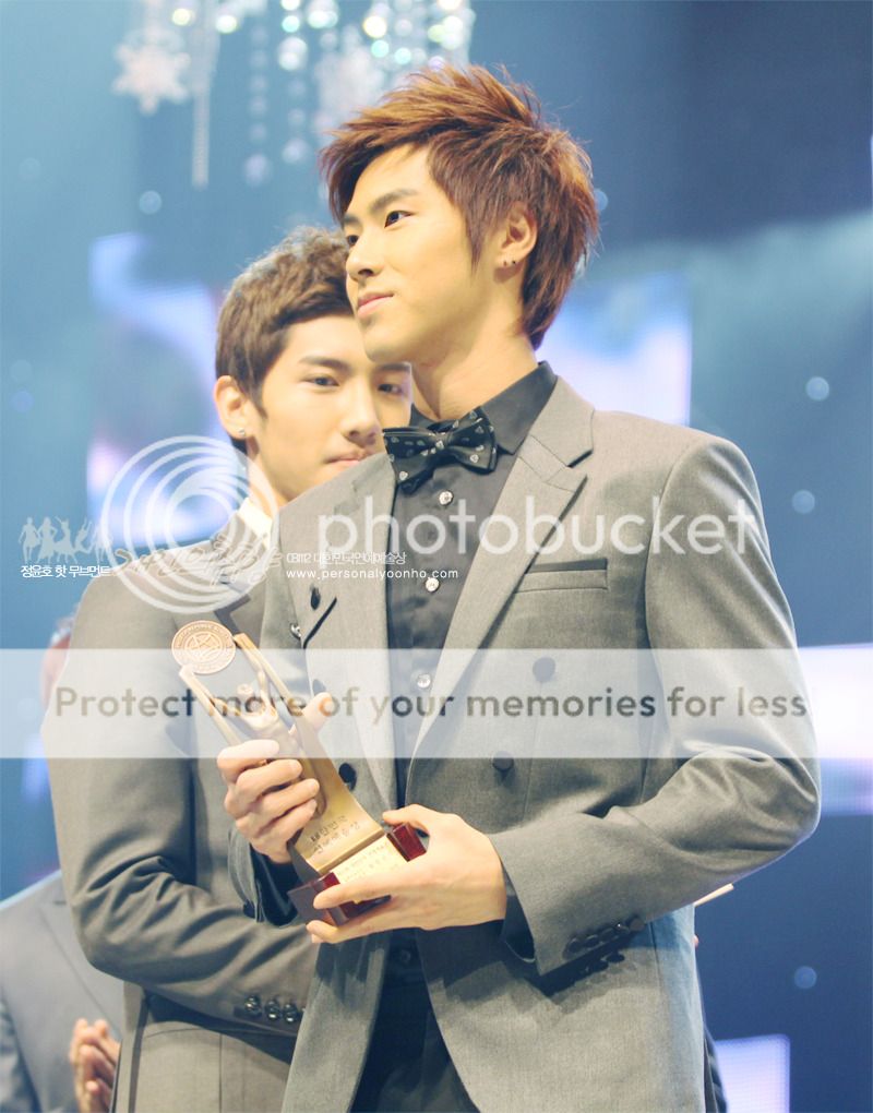 [2008.11.12] [Pics] YunHo - 15th Korean Entertainment Awards F0059555_491bf26e3774c