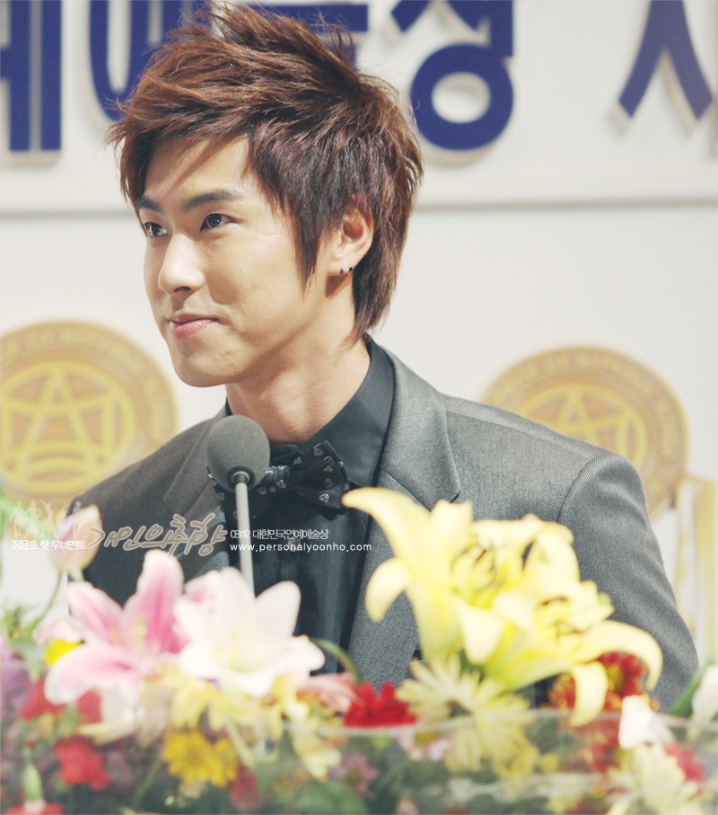 [2008.11.12] [Pics] YunHo - 15th Korean Entertainment Awards F0059555_491bf272e2dc5