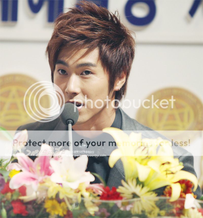 [2008.11.12] [Pics] YunHo - 15th Korean Entertainment Awards F0059555_491bf28df167d