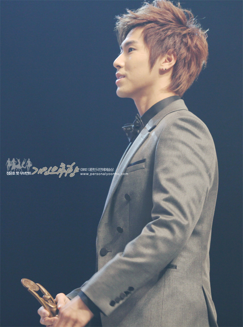 [2008.11.12] [Pics] YunHo - 15th Korean Entertainment Awards F0059555_491bf29019247