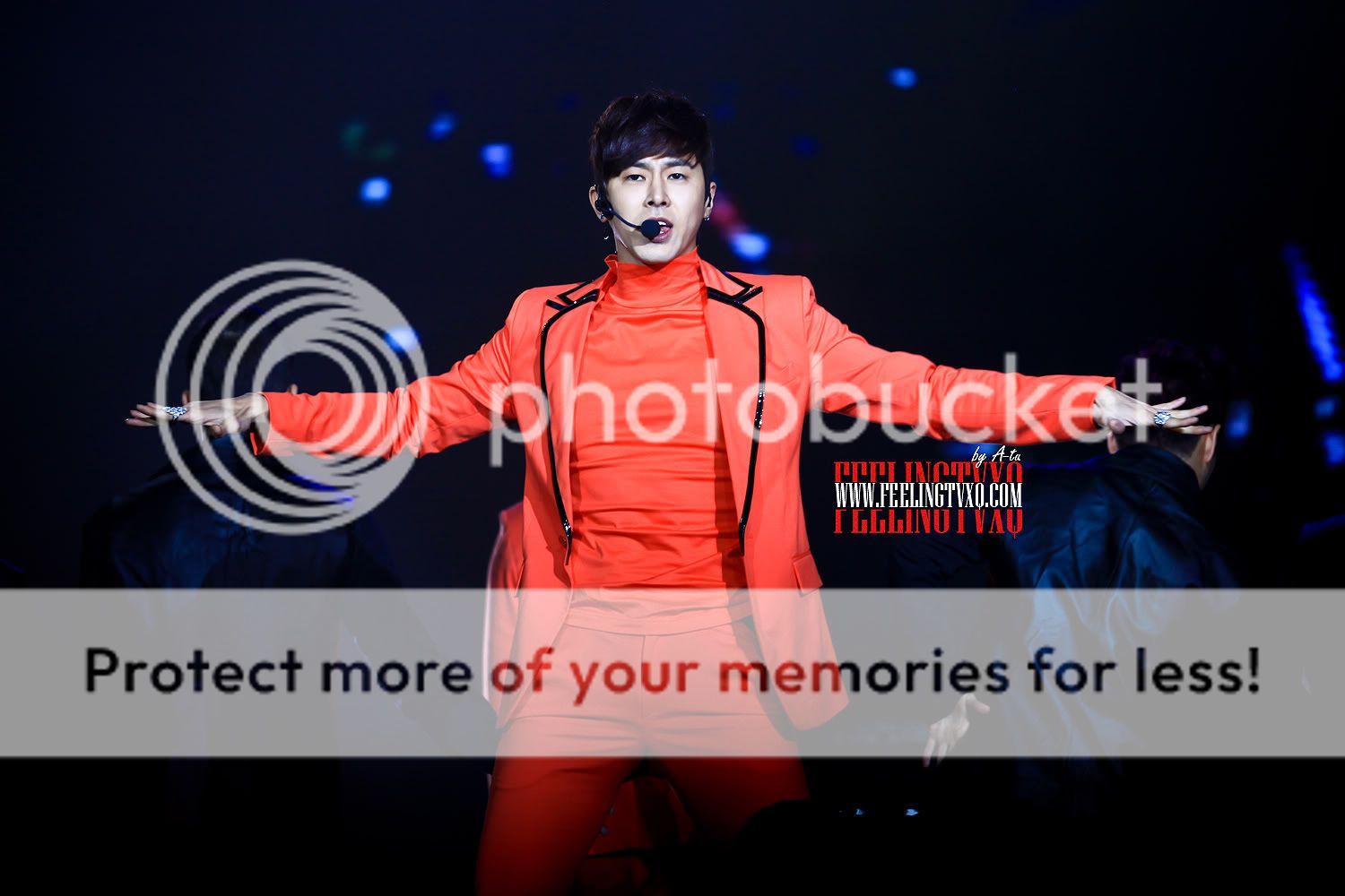 [22.12.12][Pics] Yunho - Sichuan TV New Year's Eve Concert Ft3