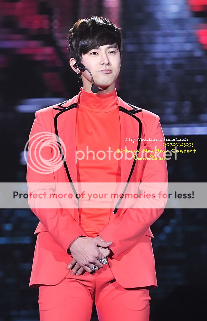 [22.12.12][Pics] Yunho - Sichuan TV New Year's Eve Concert Tumblr_mfh8tjxm9w1qd80wyo1_1280