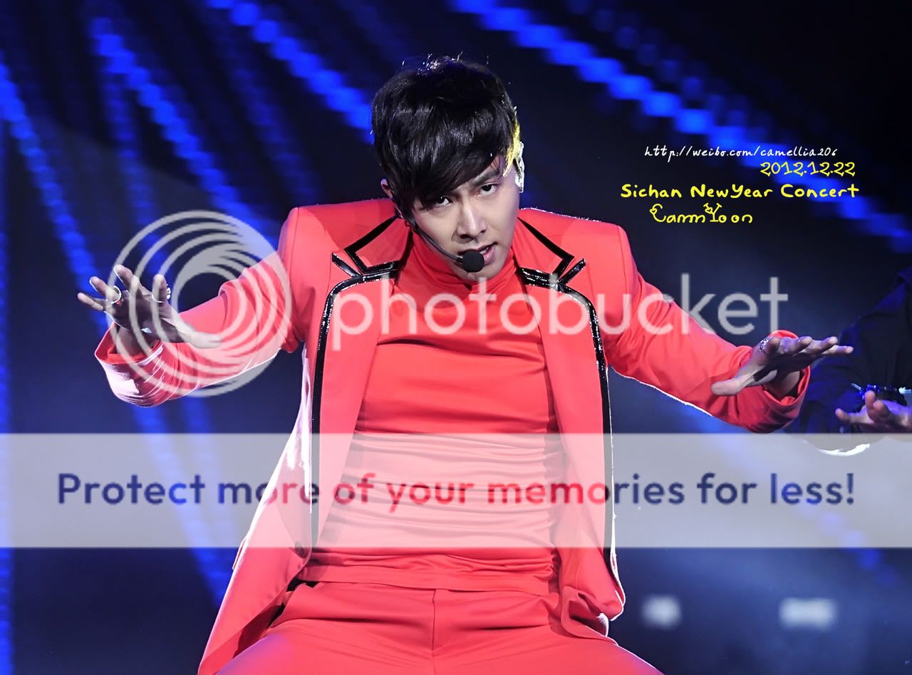 [22.12.12][Pics] Yunho - Sichuan TV New Year's Eve Concert Tumblr_mfh8uqCjkt1qd80wyo1_1280