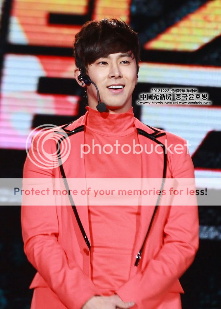 [22.12.12][Pics] Yunho - Sichuan TV New Year's Eve Concert Tumblr_mfiwk6daKu1qd80wyo1_1280