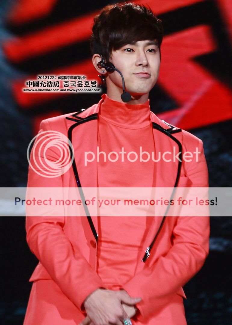 [22.12.12][Pics] Yunho - Sichuan TV New Year's Eve Concert Tumblr_mfiwkyW5Is1qd80wyo1_1280