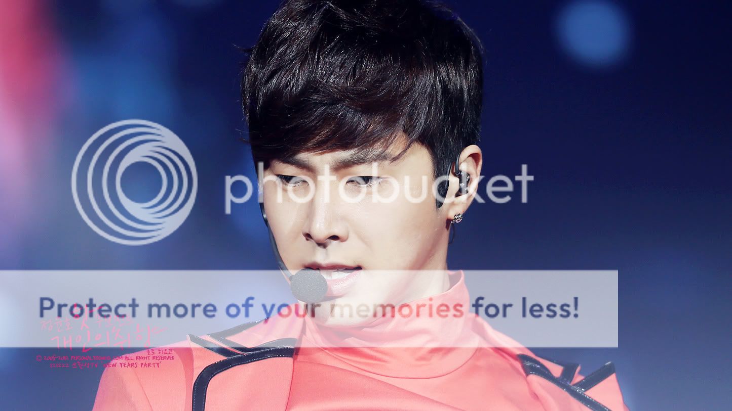 [22.12.12][Pics] Yunho - Sichuan TV New Year's Eve Concert Yh1-4