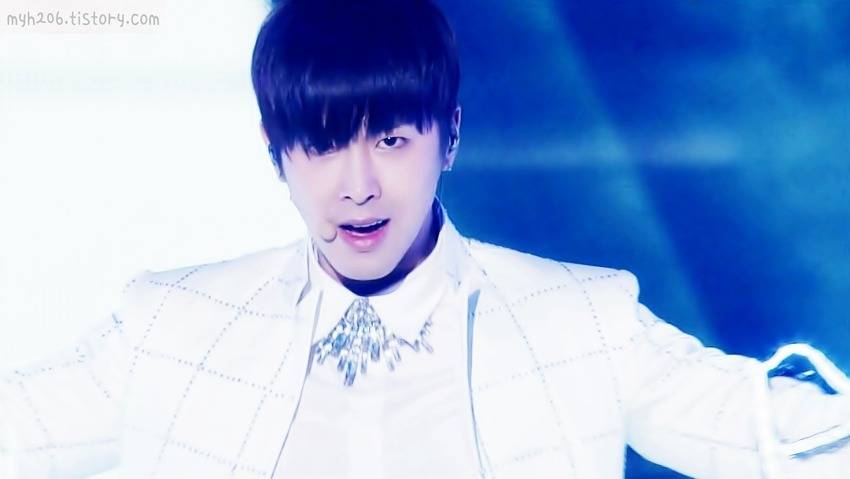 [29.12.12][Pics+Gifs] Yunho - SBS Gayo Daejun C32d422309f79052abd156e30cf3d7ca79cbd5ae_zpsb775b874