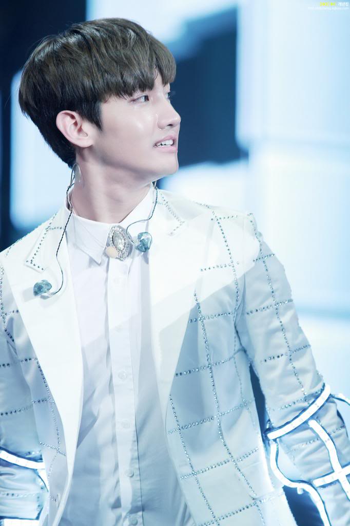 [29.12.12][Pics] Changmin - SBS Gayo Daejun 008-2_zps14837d15